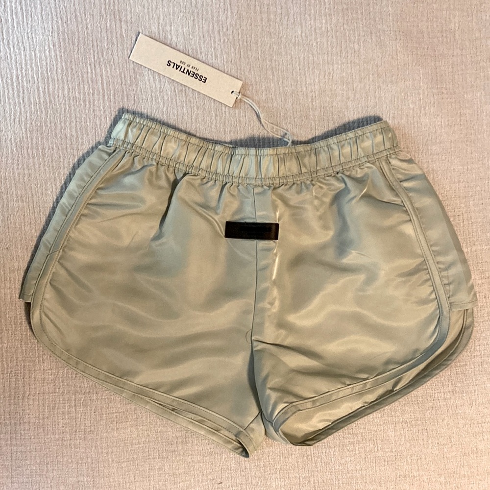 Fear of God ESSENTIALS WOMENS
Womens Running Short